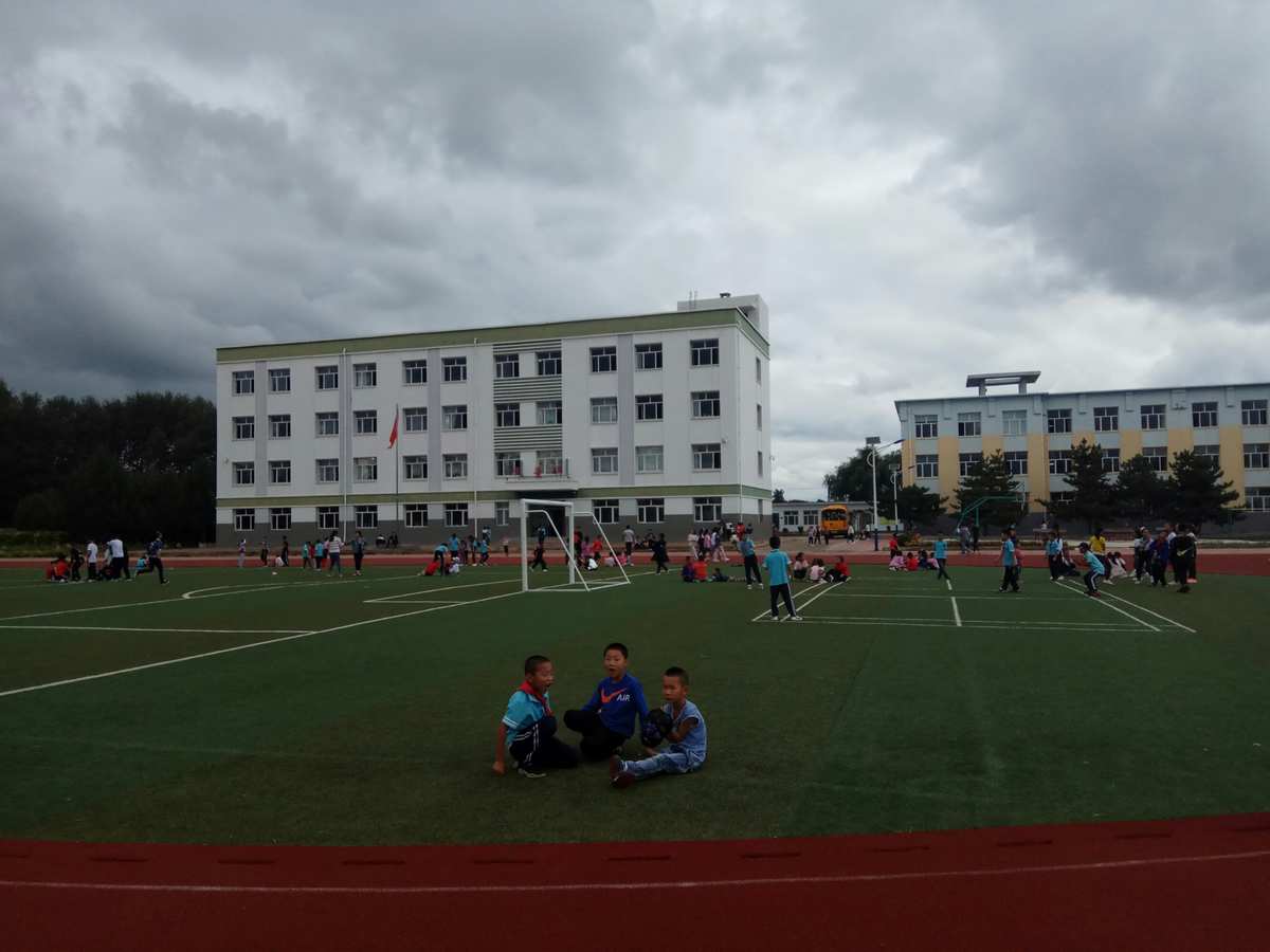 葛根庙中心小学