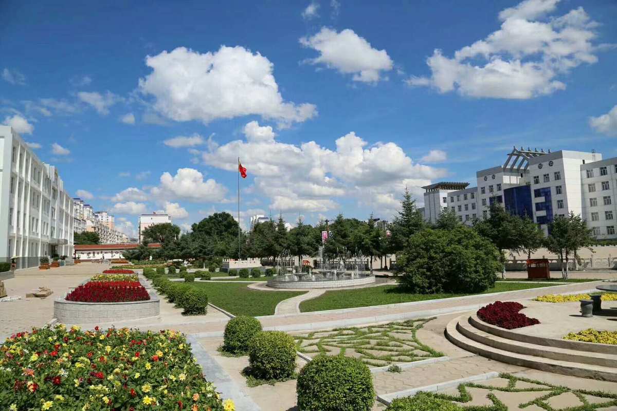 乌兰浩特市第五中学